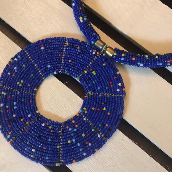 Statement beaded necklace - Picture 3 of 3